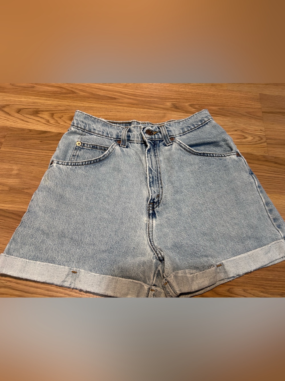 Vintage Levi’s 954 Orange Tab Light Wash High-Rise Denim Shorts Size 7 Regular